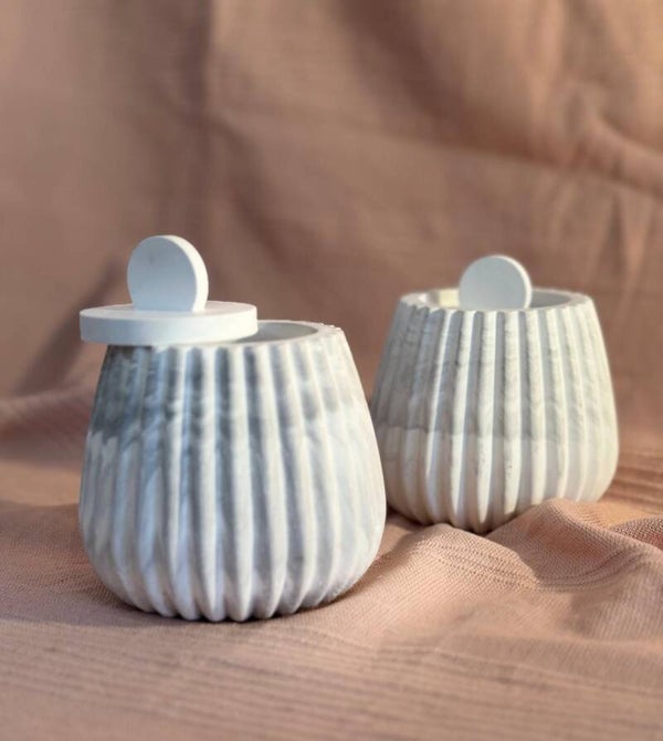 Elegantes Gipsgefäß mit Deckel – Zeitlos Schön