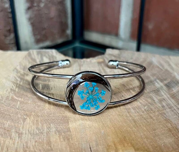 Bracelet Argenté avec mèches de crins et fleurs