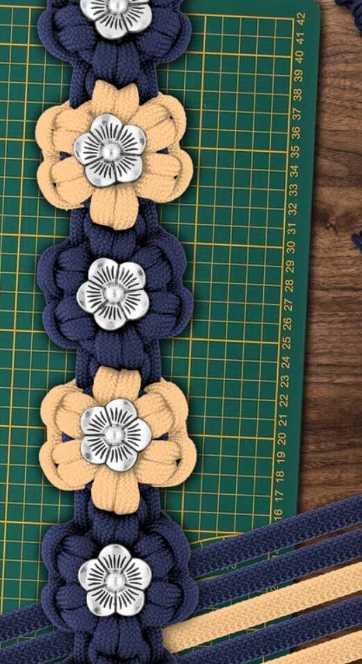 Bleu Marine et Or Brillant