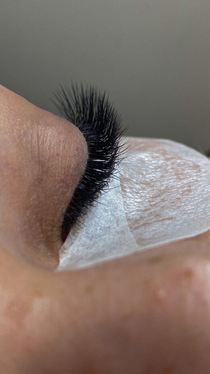 Pratiquer la pose d’extension de cils