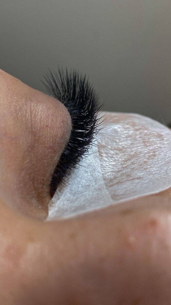 Pratiquer la pose d’extension de cils