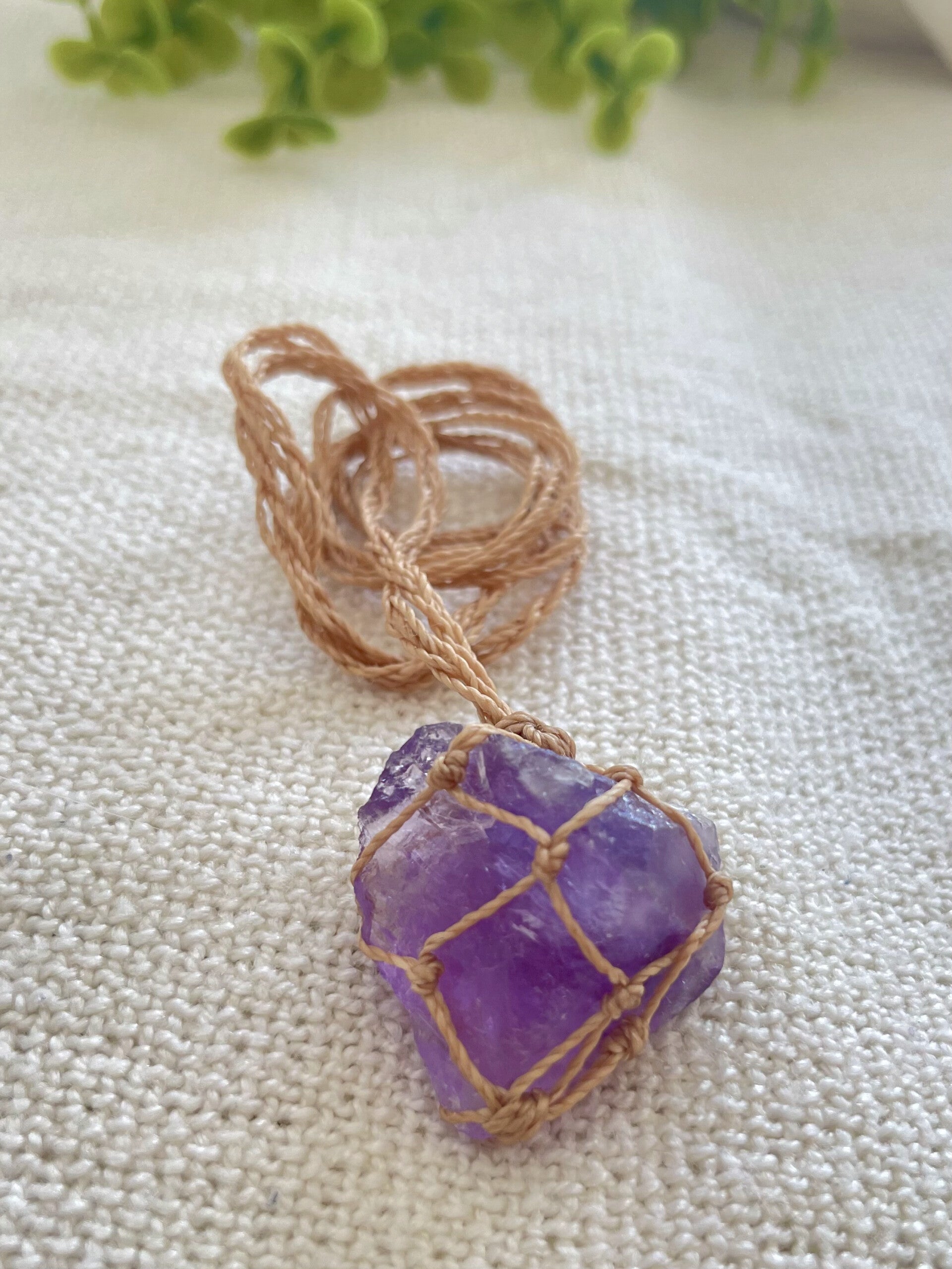 Colgante de amatista en bruto