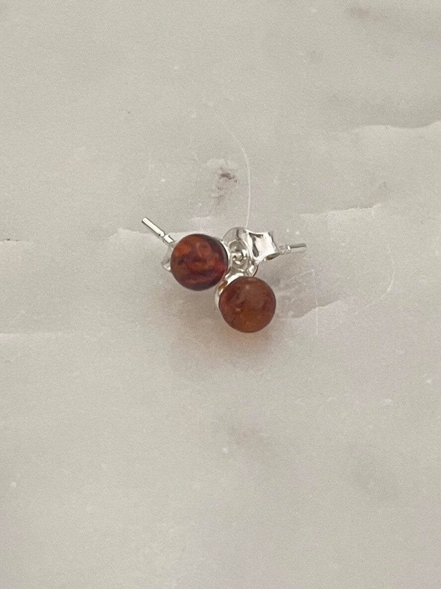 Pendientes de bola de ámbar coñac