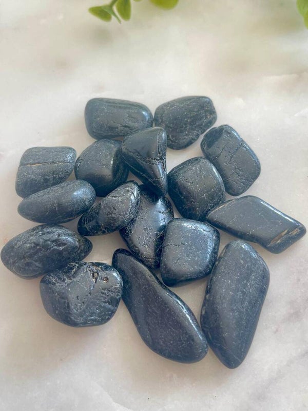 Turmalina negra · Piedra rodada