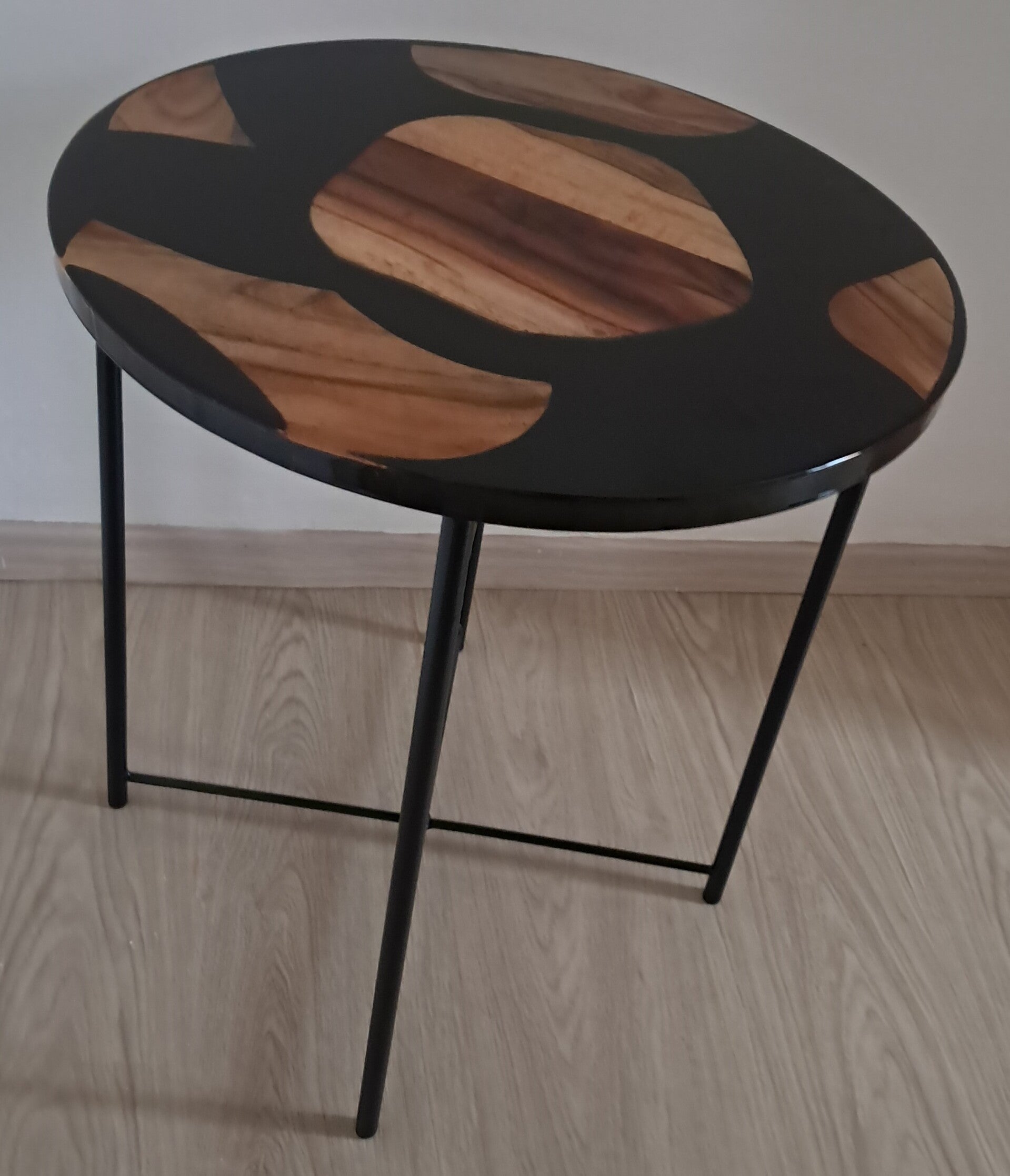 Unieke Epoxy bijzettafel  |  gratis verzending
