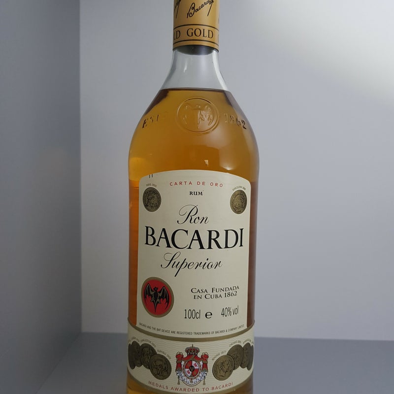 Bacardi Carta de Oro. casa Fundada En Cuba 1862. 1 litre. Production year 2001
