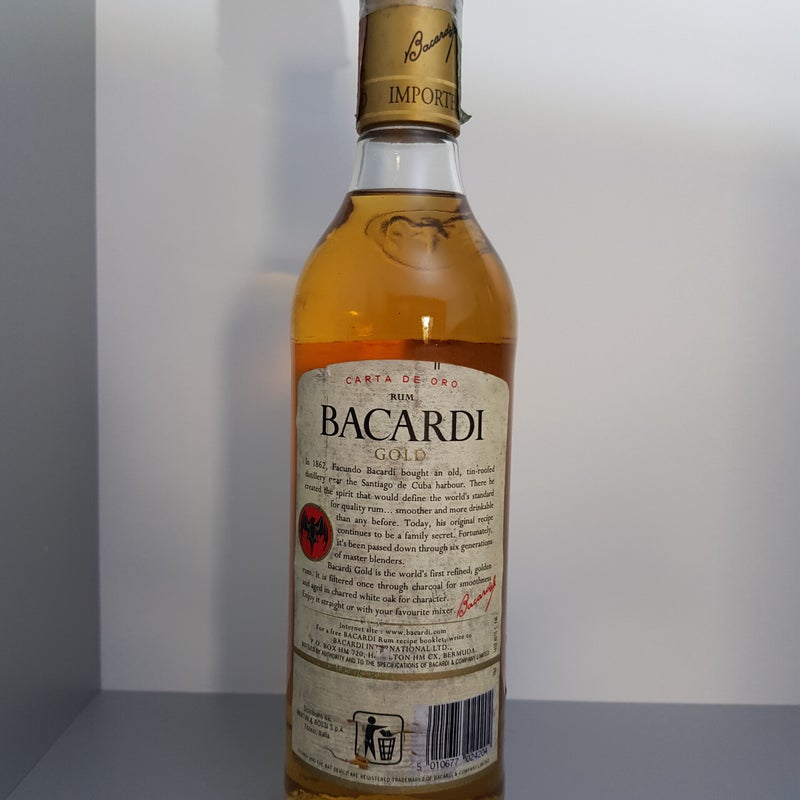 Bacardi Carta de Oro. Imported Casa Fundada En Cuba 1862. 700ml. Production period 90's