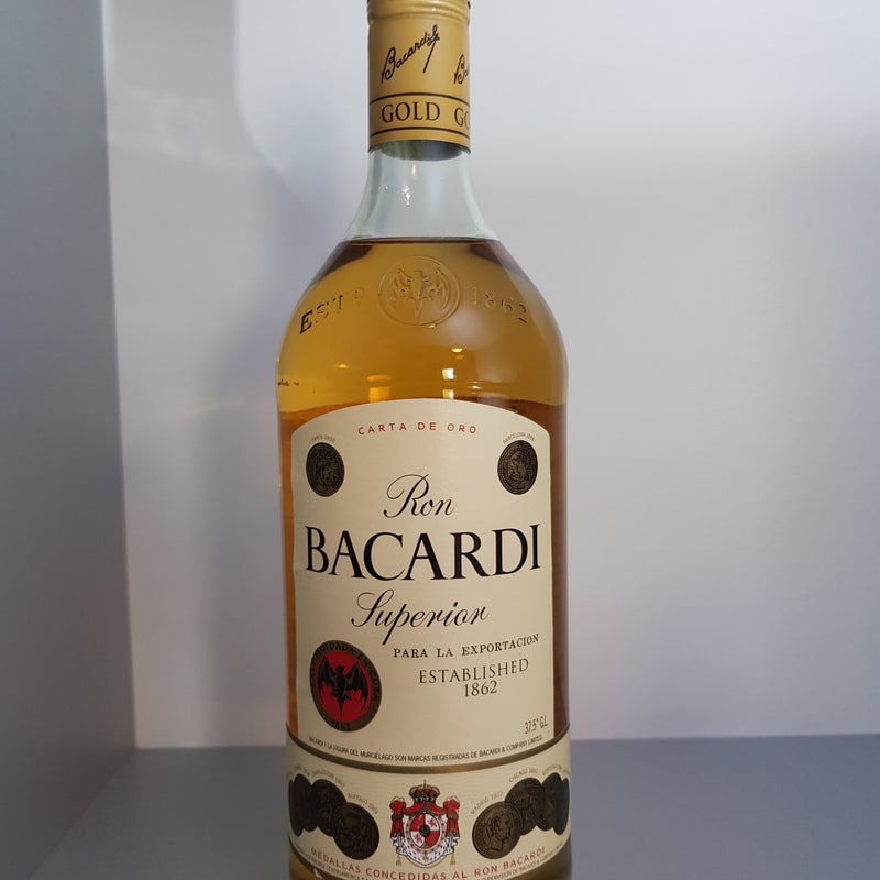 Bacardi Carta de Oro. Hecho en Panamá. 1 litre. Production year 2000