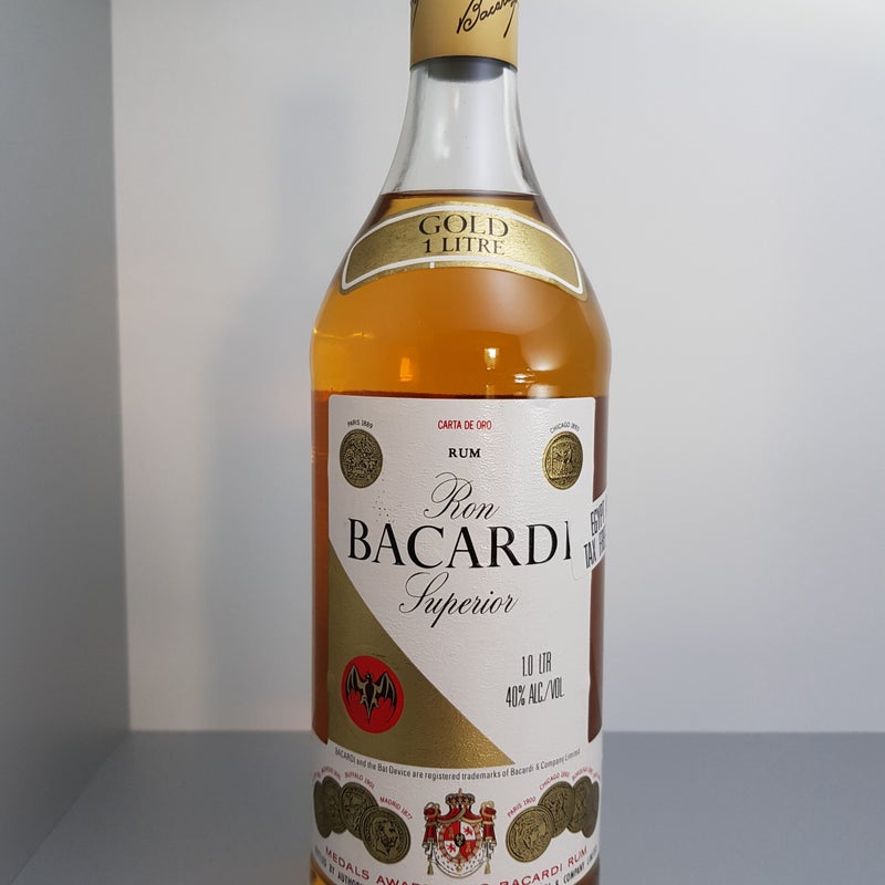 Bacardi Carta de Oro. 40% ALC./VOL. 1 liter. Production year probably 1990