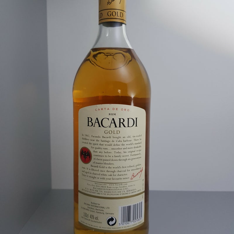 Bacardi Carta de Oro. casa Fundada En Cuba 1862. 1 litre. Production year 2001