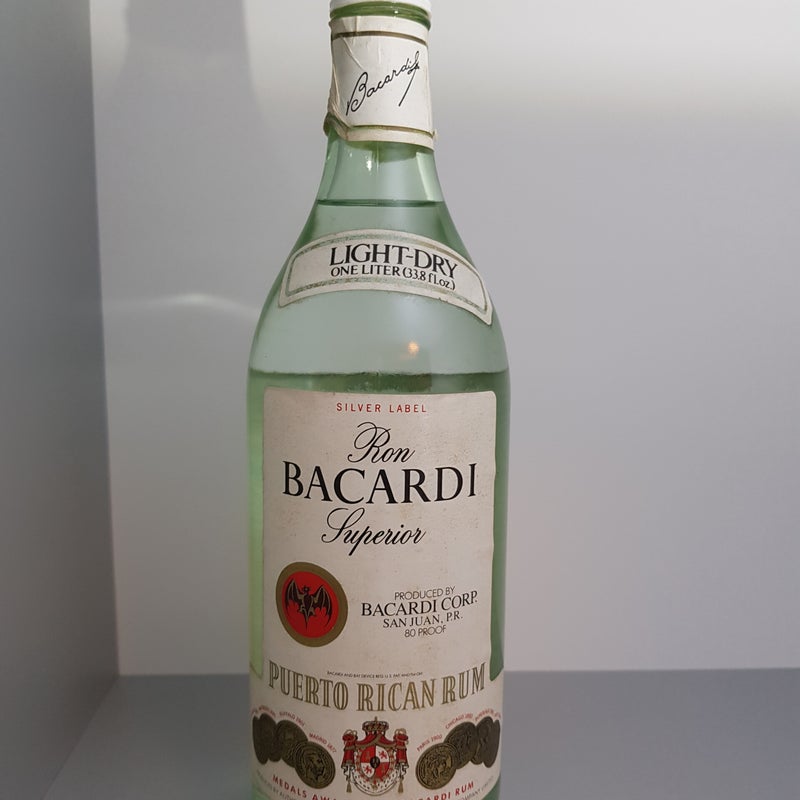 Bacardi Silver Label. Upper label 'Light-Dry one litre (33,8 Fl.oz)'. Production year 1987