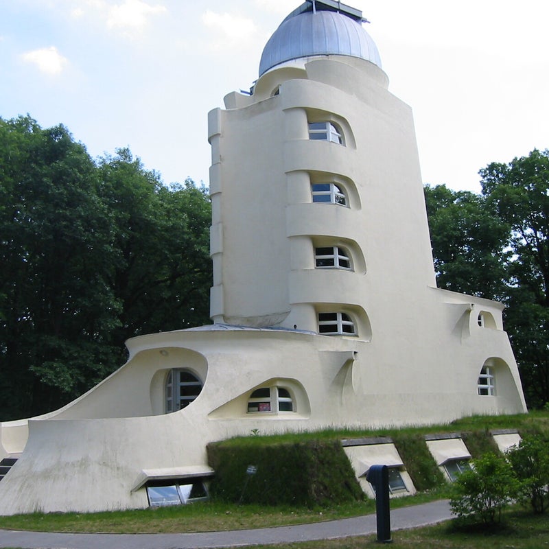 Een geïllustreerde beginletter A in een handgeschreven kerkboek, waarin Paasverhalen worden uitgebeeld. Door Nerius (1310–25)