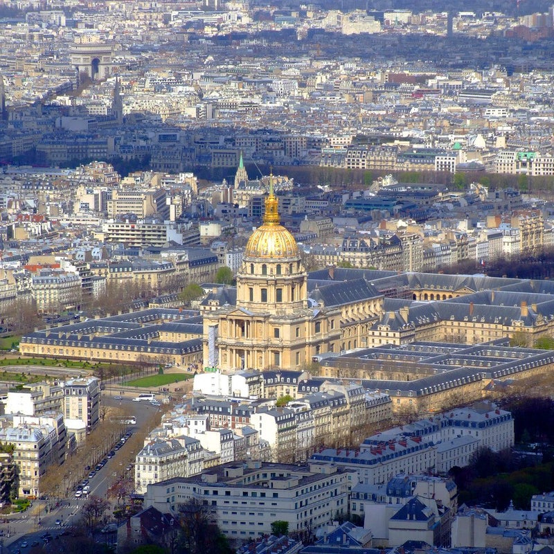 Een geïllustreerde beginletter A in een handgeschreven kerkboek, waarin Paasverhalen worden uitgebeeld. Door Nerius (1310–25)
