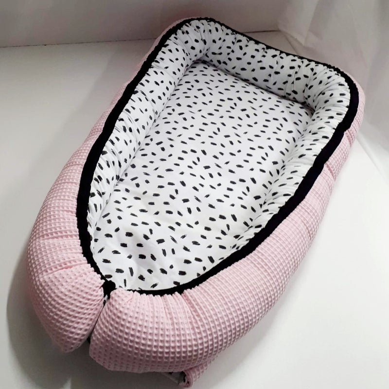 Babyroze + zwarte stippen