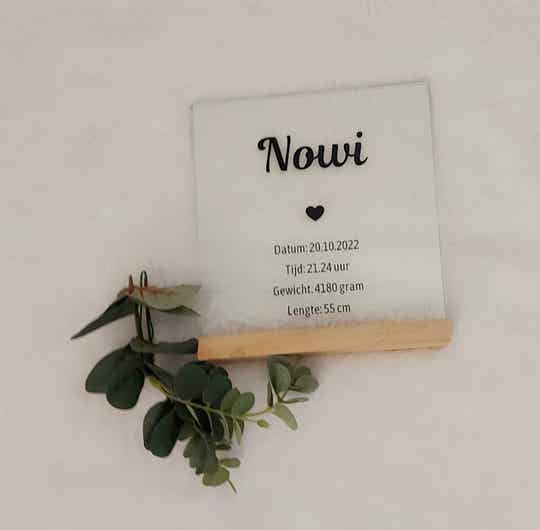 Lijstje in houten staander | Naam en geboortegegevens