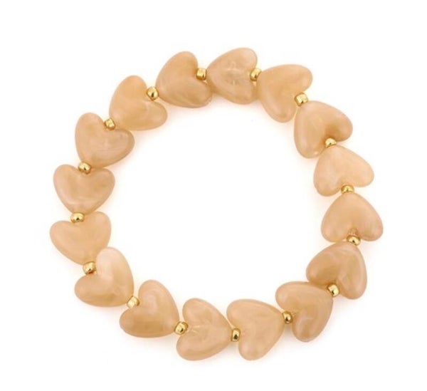 Armband van hartjes kralen taupe