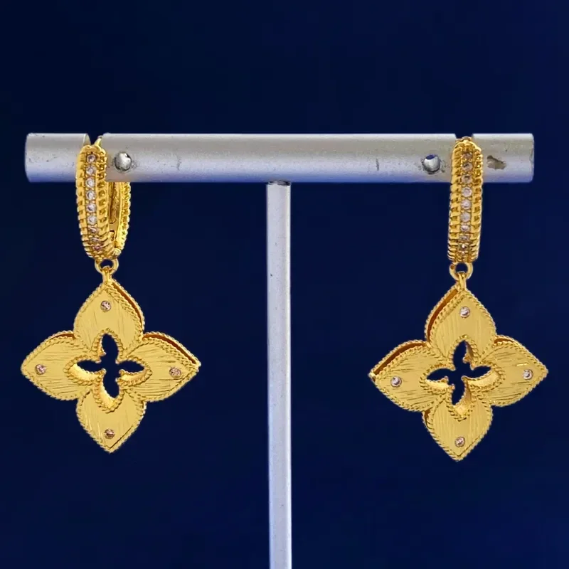 Boucles D'Oreilles Pendantes Trèfle Laiton Doré Style Roberto Coin