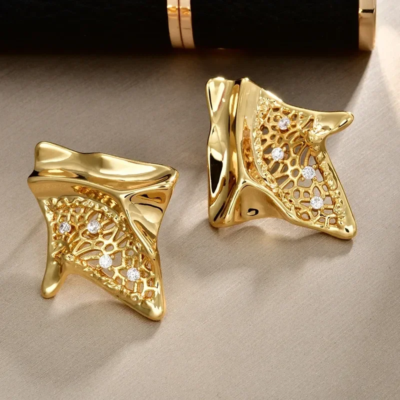 Boucles D'Oreilles Géométriques Effet Froissé Laiton Doré 24K Zircon