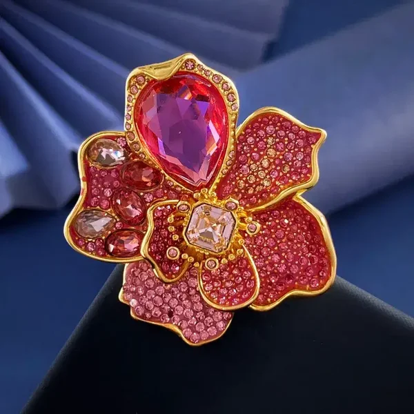 Bague Maximaliste Fleur Idyllique Cristal Rose Laiton Finition Or