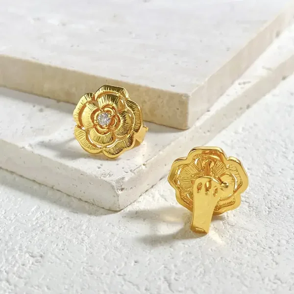 Boucles D'Oreilles à Clips Gabrielle Camélia Laiton Plaqué Or Zircon