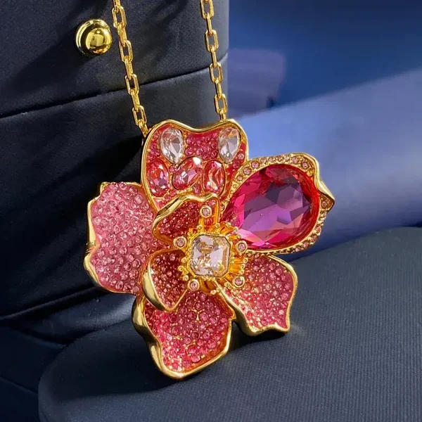 Collier Fleur Idyllique Cristal Rose Laiton Finition Or