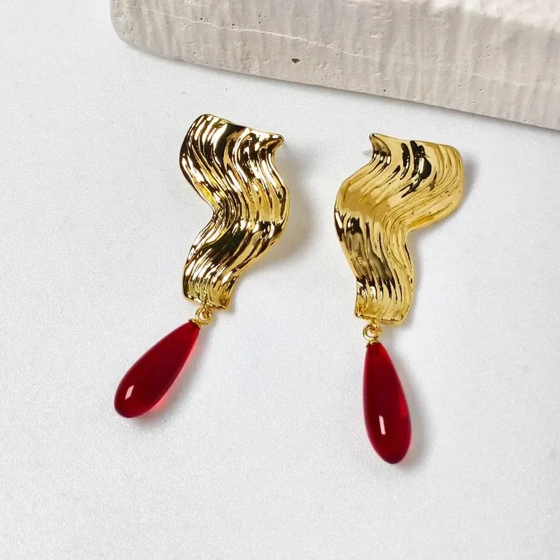 Boucles D'Oreilles Pendantes Laiton Doré Texturé Pampille en Cornaline