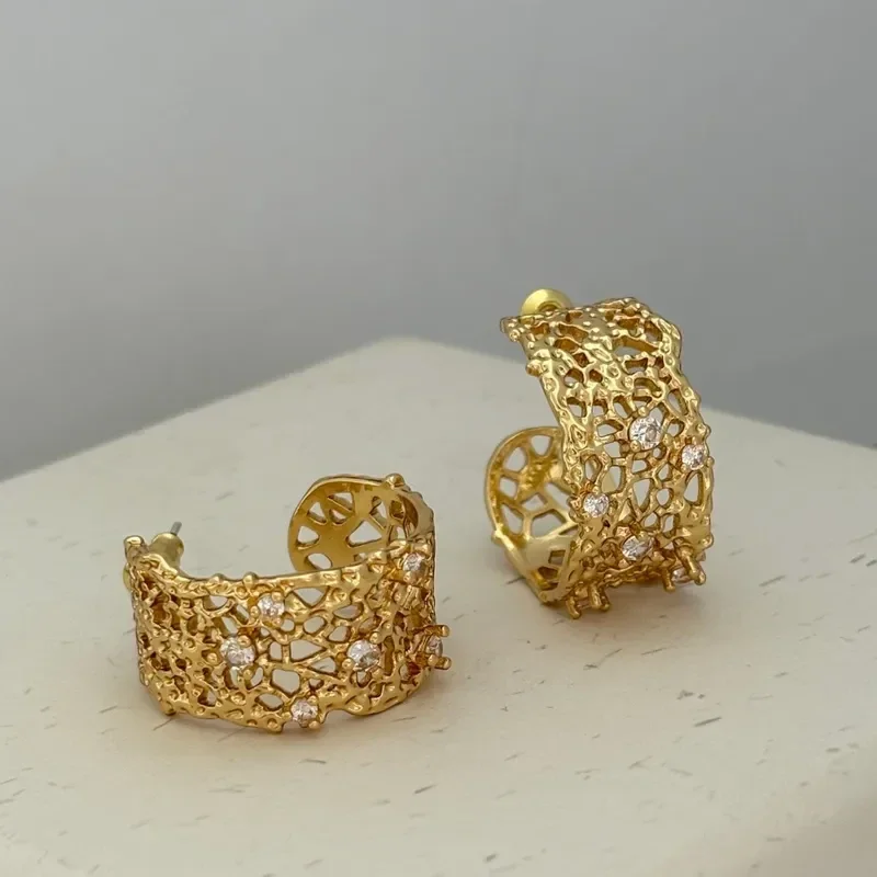 Boucles D'Oreilles Demi-Créoles Design Ajouré Laiton Plaqué Or Zircon