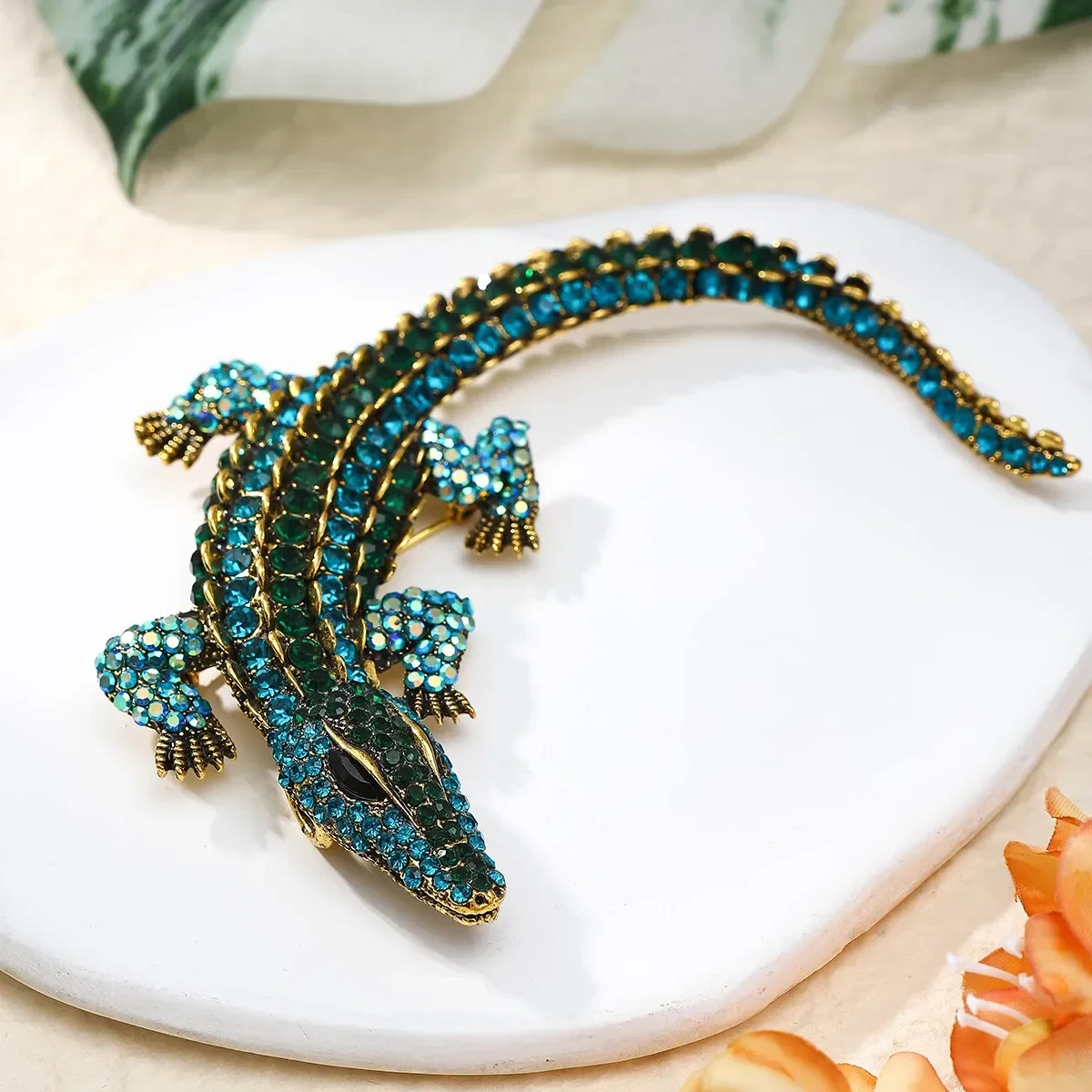 Broche Crocodile Courbé Multicolore Bleu Roi  Bleu Turquoise  Vert Emeraude