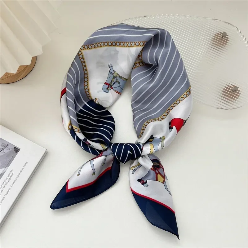 Foulard Carré 70 x 70 cm Motif Cheval Bleu Marine