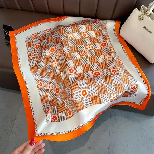 Foulard Carré Satin 70 x 70 cm Monogram Orange