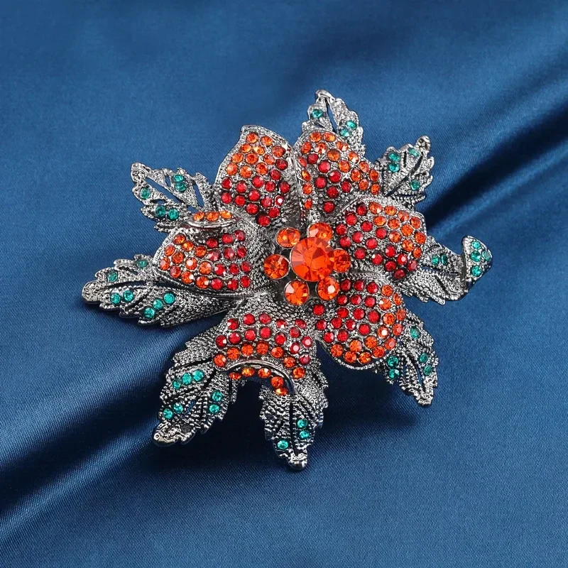 Broche motif Floral Imposant Style Vintage