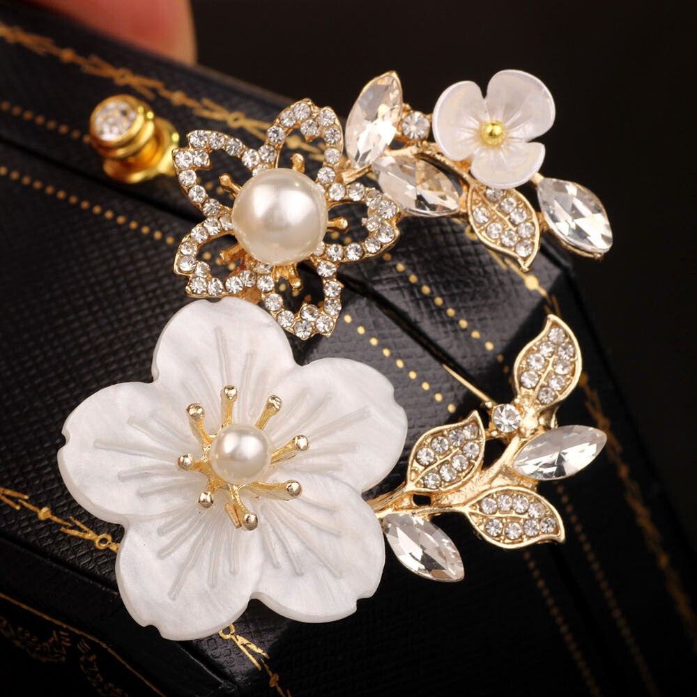 Broche Fleur nacrée