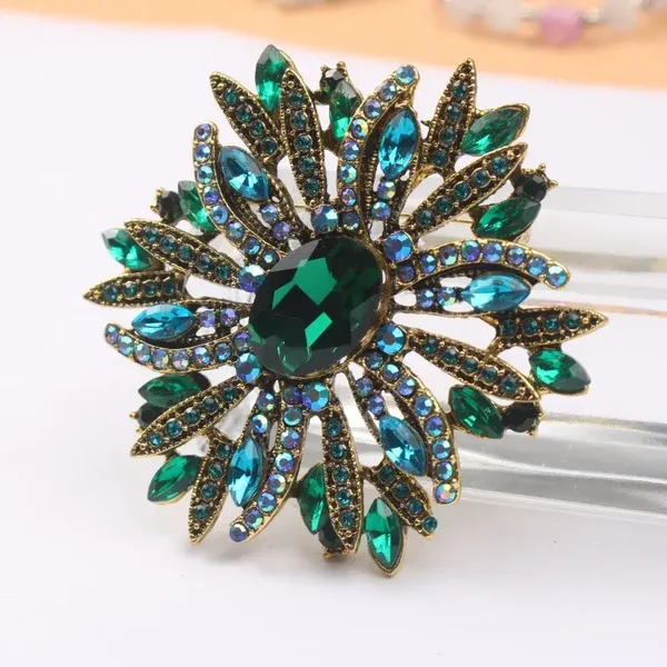 Broche Fleur de Soleil Reflets Vert Emeraude et Bleu Turquoise