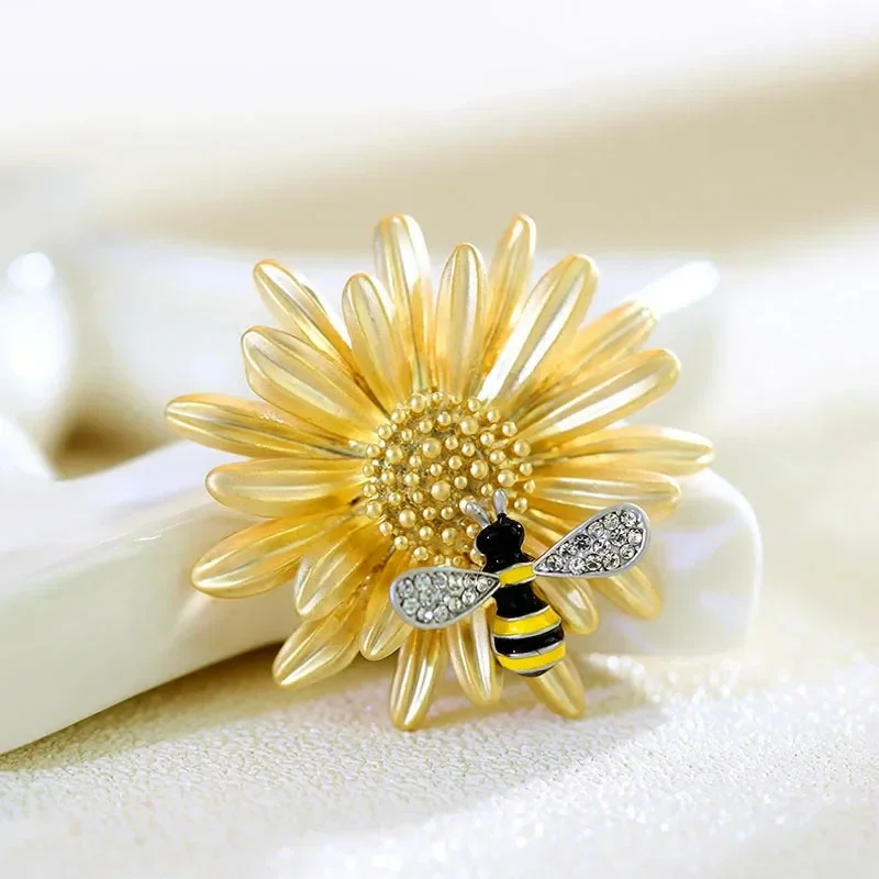Broche Abeille sur fleur