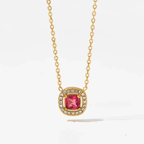 Collier doré à l'Or Fin 18K Avec Pendentif Carré Rouge