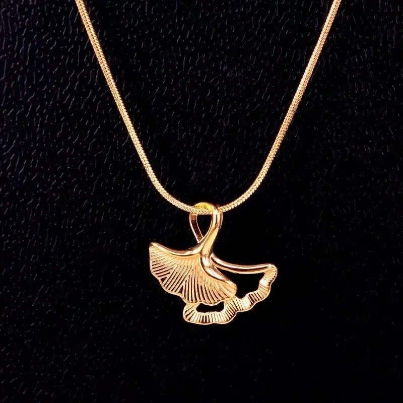 Collier Pendentif Feuille De Ginkgo Plaqué Or 18K