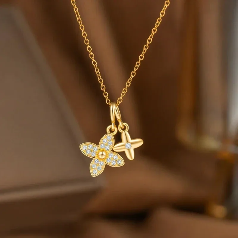 Collier Doré à l'Or fin 18K Pendentif Motif Monogram Double Zircon