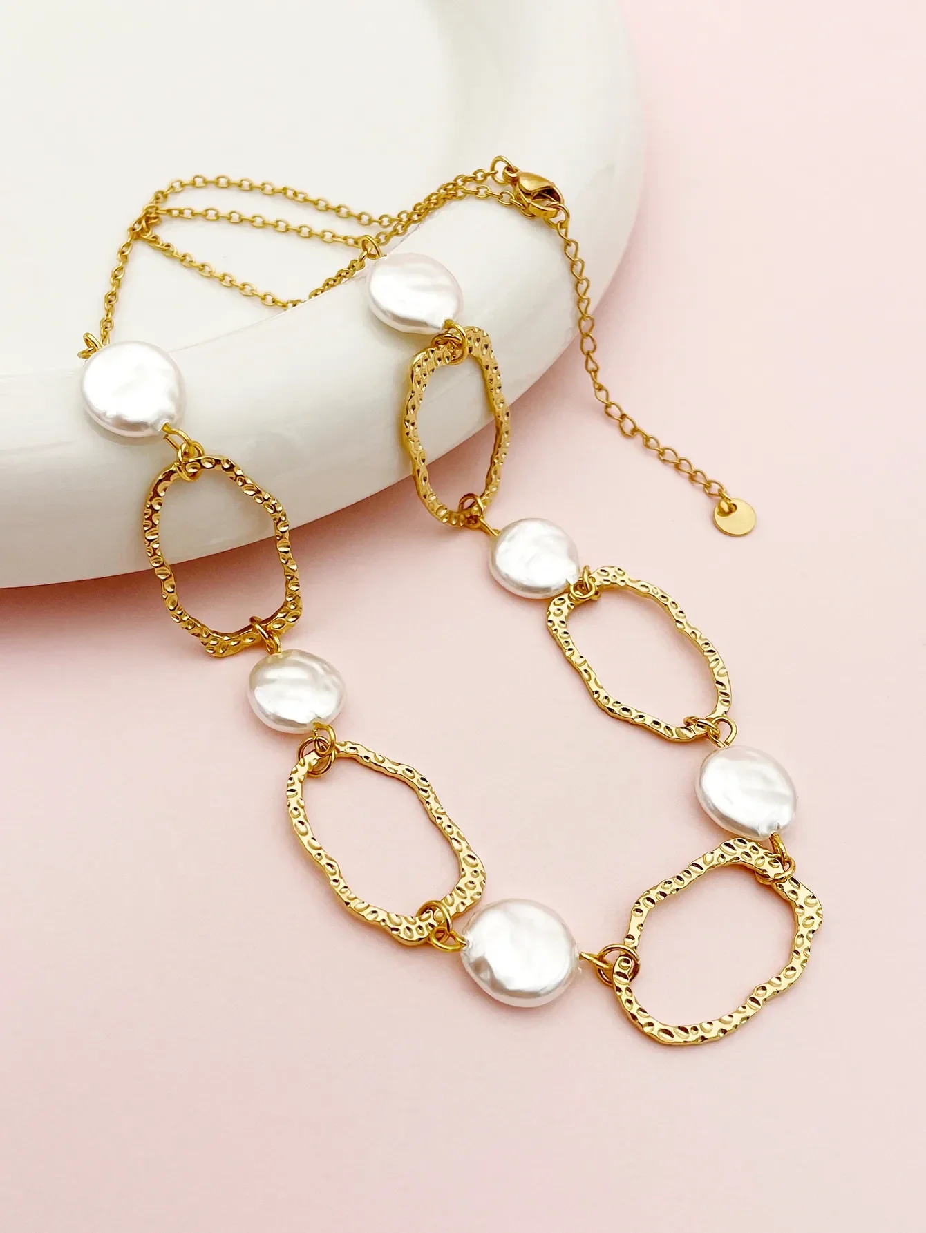 Collier Sautoir Plaqué Or 18K Avec Perles Coquilles