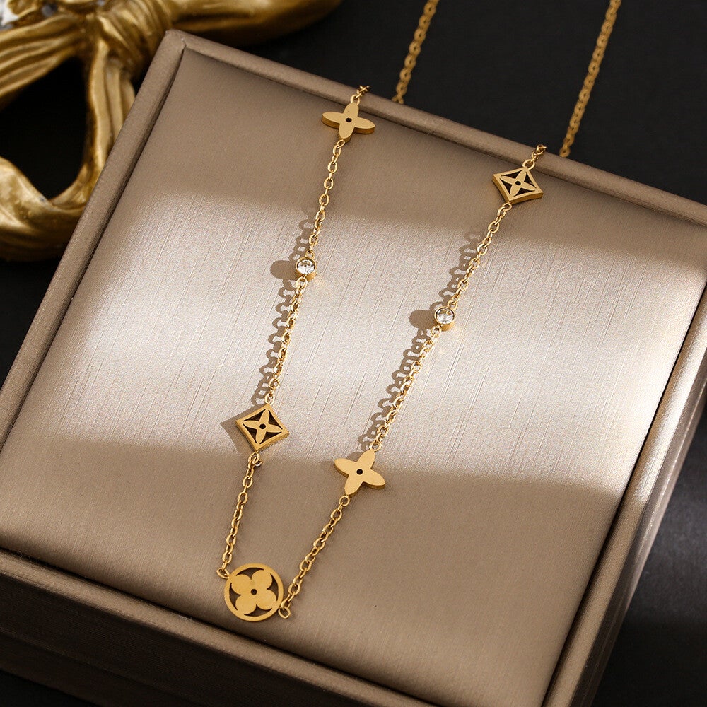 Collier Chaîne Doré à l'Or fin 18K Motif Monogram