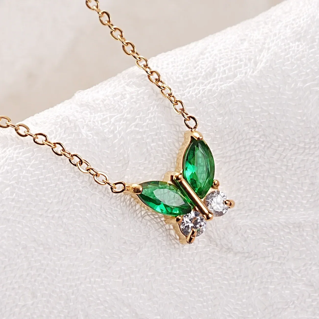 Collier Minimaliste Plaqué Or 18K Papillon Vert oxyde de Zirconium