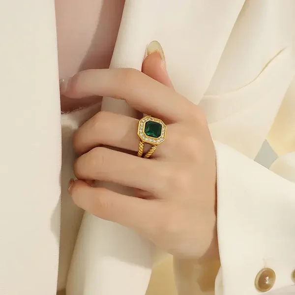 Bague XL plaqué or 18K Pierre Carrée Zircon Vert