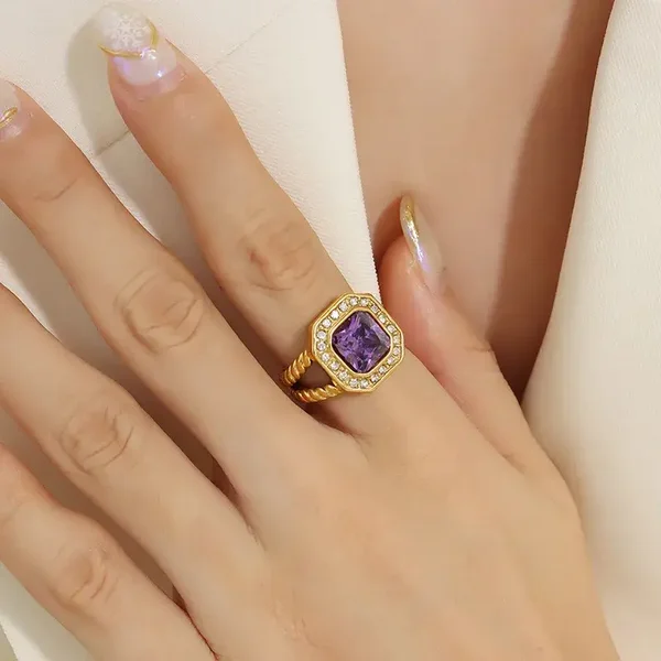 Bague XL Plaqué Or 18K Pierre Carrée Zircon Mauve