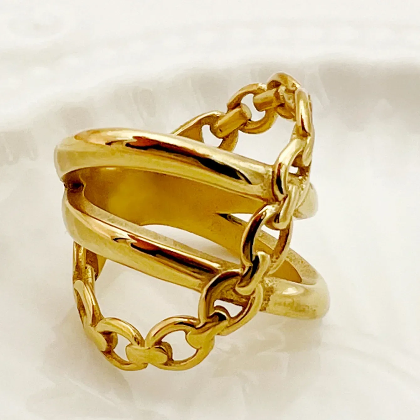 Bague XL Ajourée Maillons d'Ancre Entrelacés Acier Plaqué Or Jaune 18K