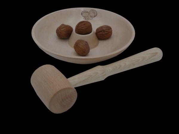 Nussknacker, Schüssel mit Hammer