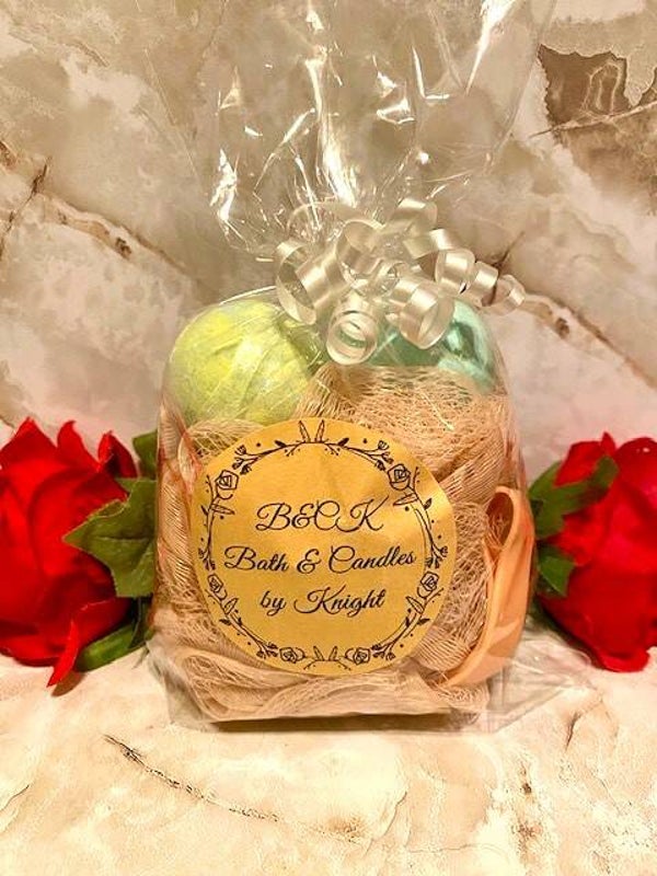 Exfoliating Peach Sponge w/ Bath Bombs