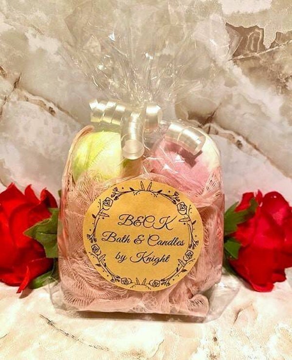 Coral Exfoliating Sponge w/ Scented Bath Bombs