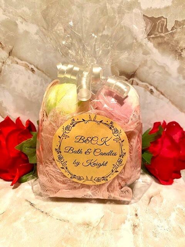 Exfoliating Coral Sponge w/ Bath Bombs