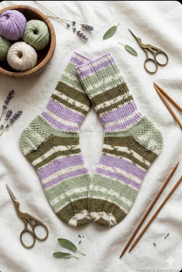 gestrickte Socken grün/ lila Gr. 38/39