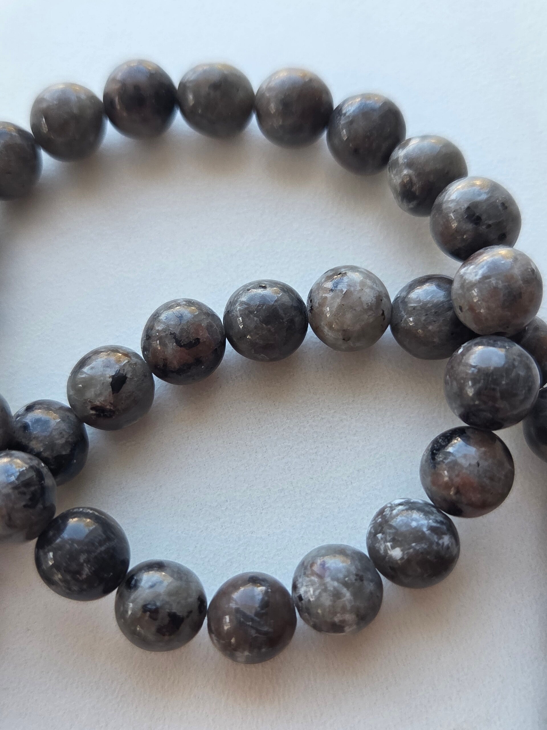 Bracelet en Yooperlite – Pierre de vérité et de transformation intérieure