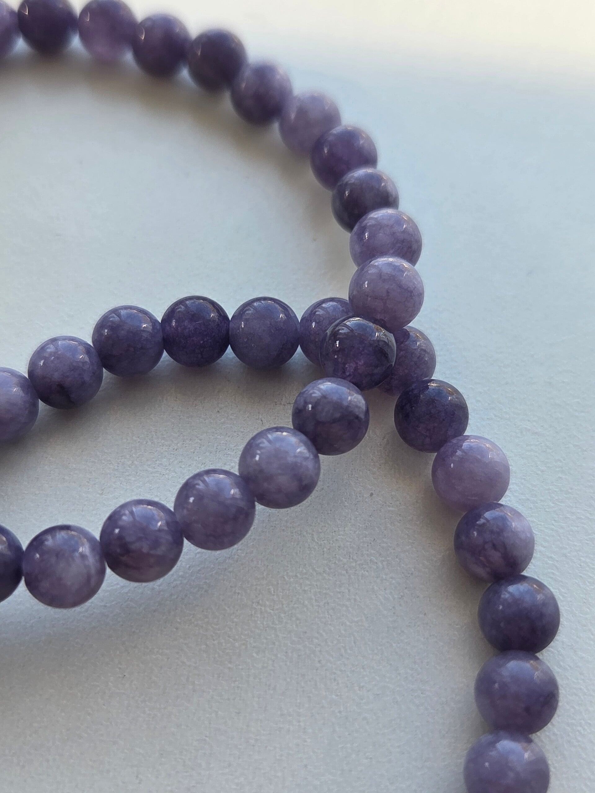 Bracelet en Charoïte – Pierre de transformation, de protection et de sérénité intérieure